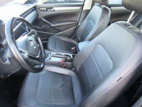 Used 2020 Volkswagen Passat 2.0T SE w/ Sunroof Package image 18