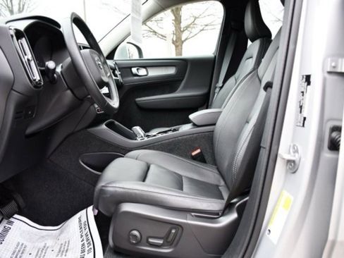 Certified 2023 Volvo XC40 B5 Plus w/ Protection Package Premier image 13