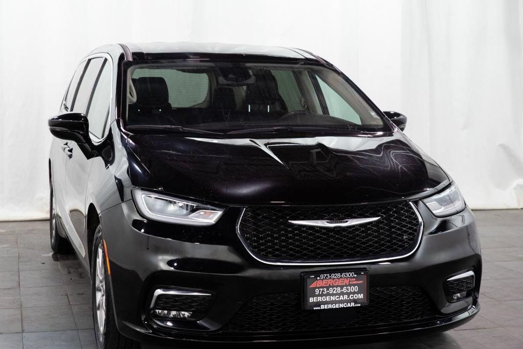 Used 2024 Chrysler Pacifica Touring-L FWD 360° Tour