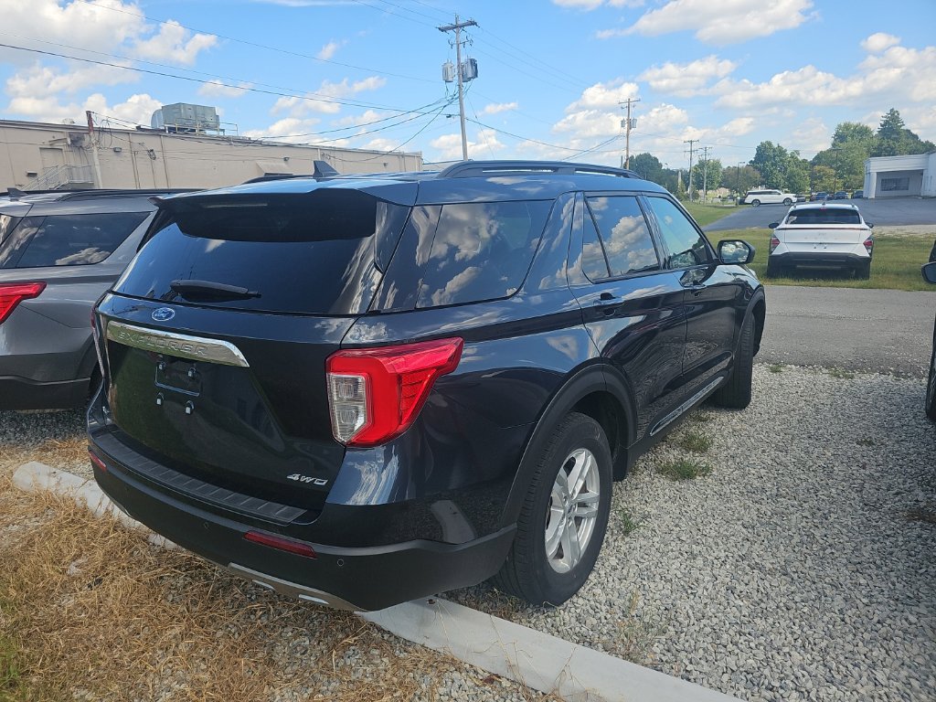 Used 2023 Ford Explorer XLT w/ Equipment Group 202A AWD/4WD image 8