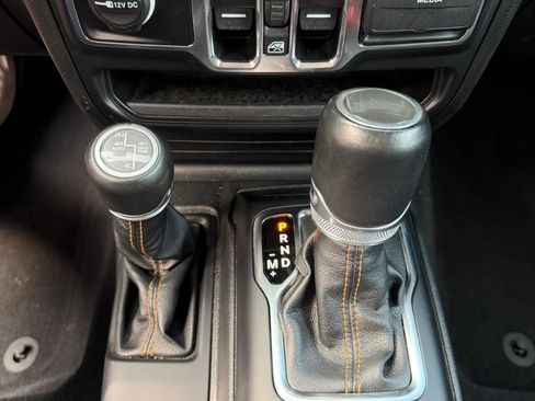 Used 2023 Jeep Wrangler Unlimited Sahara AWD/4WD image 27