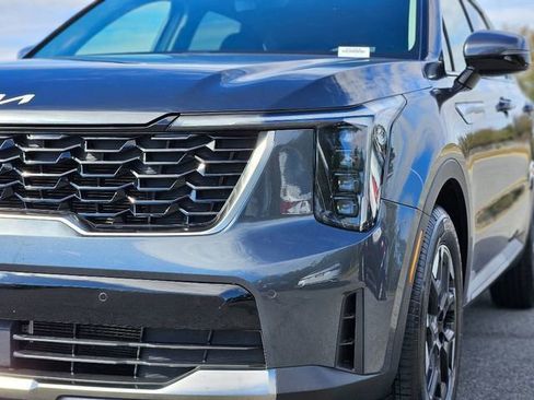 Used 2024 Kia Sorento S image 9