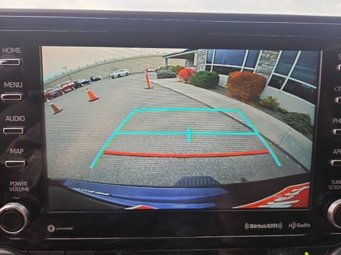 Used 2021 Toyota Highlander XLE image 18