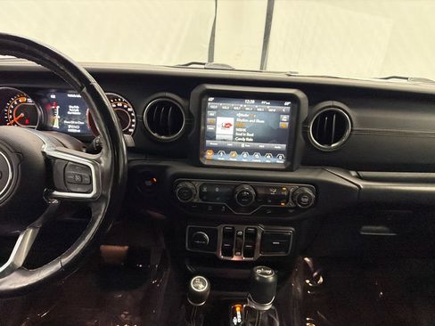 Used 2018 Jeep Wrangler Unlimited Sahara AWD/4WD image 28