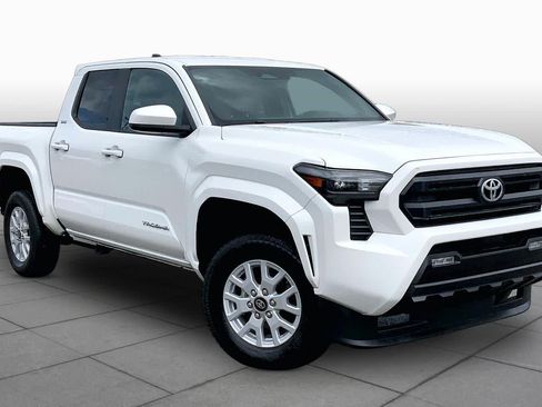 Used 2024 Toyota Tacoma SR5 AWD/4WD image 3