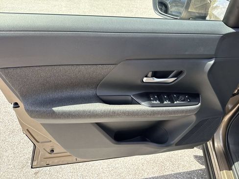Used 2025 Nissan Kicks SV FWD image 37