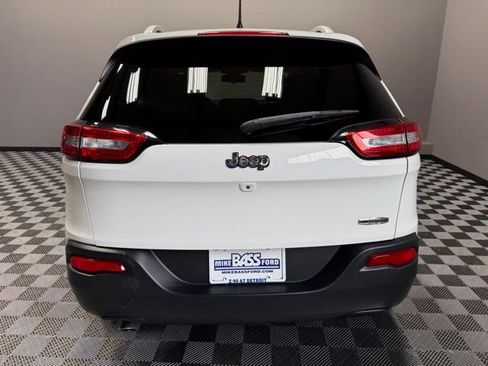 Used 2015 Jeep Cherokee Latitude w/ Cold Weather Group FWD image 10