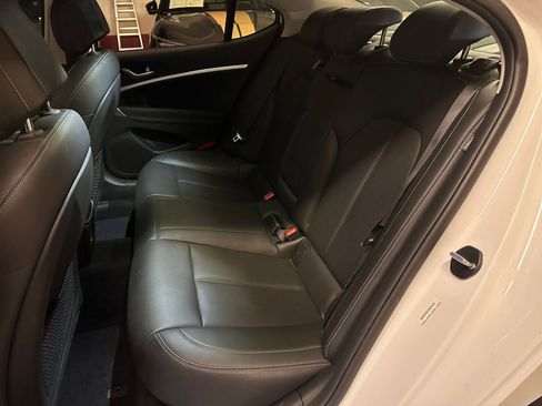 Used 2025 Genesis G70 2.5T image 39