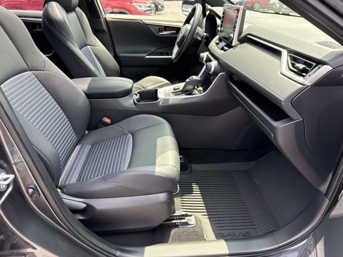Used 2022 Toyota RAV4 XSE AWD/4WD image 25