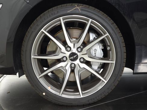 Used 2026 Genesis G70 2.5T image 8