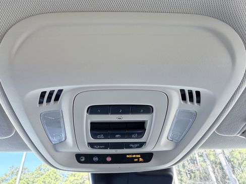 Used 2021 Buick Envision Avenir image 36