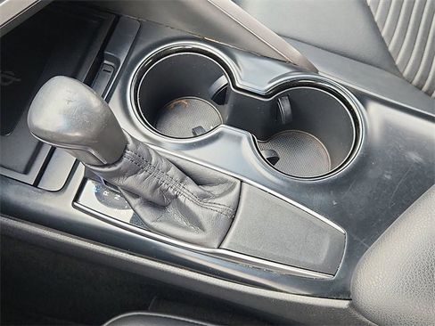 Used 2018 Toyota Camry L image 15