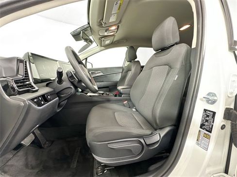 Used 2023 Kia Sportage LX image 17