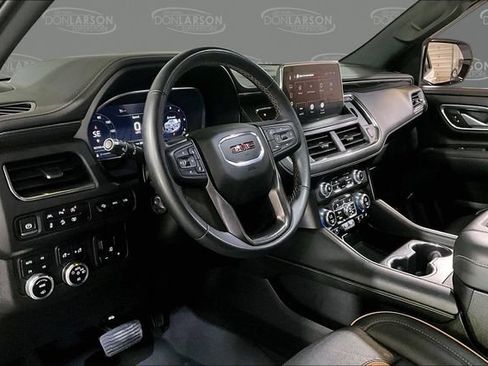 Used 2023 GMC Yukon XL AT4 w/ AT4 Premium Plus Package AWD/4WD image 18