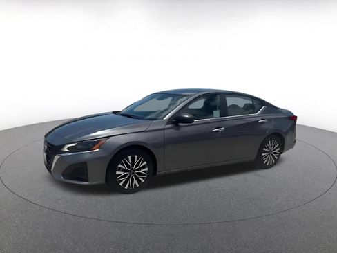 Used 2025 Nissan Altima 2.5 SV FWD image 7