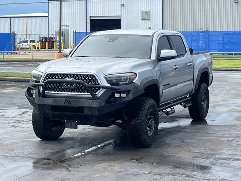 Used 2019 Toyota Tacoma TRD Off-Road w/ Technology Package AWD/4WD image 3