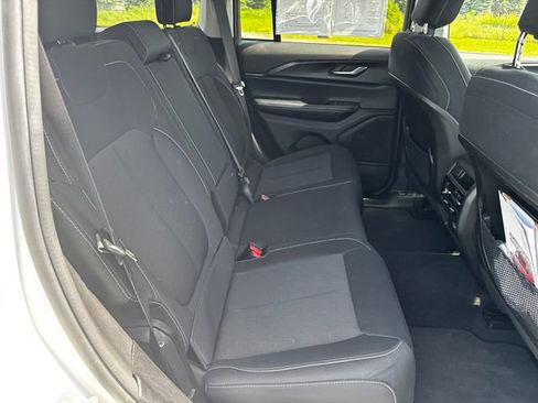 Certified 2024 Jeep Grand Cherokee Laredo AWD/4WD image 16