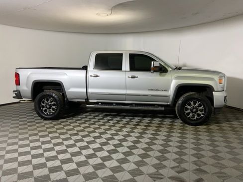 Used 2018 GMC Sierra 2500 Denali image 6
