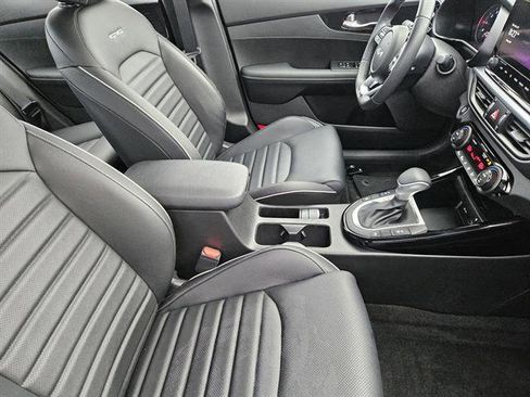 Used 2023 Kia Forte GT-Line w/ GT-Line Premium Package image 11