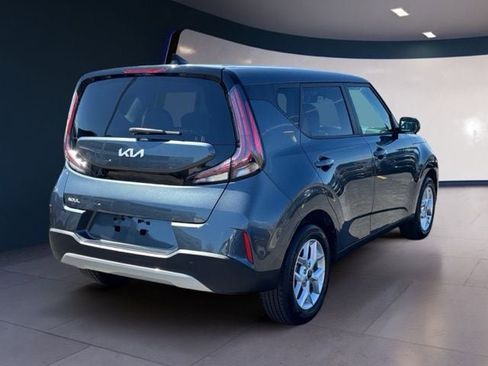Certified 2025 Kia Soul LX w/ LX Technology Package FWD image 5