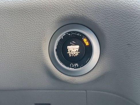 Certified 2018 Chrysler Pacifica Touring-L Plus w/ Tire & Wheel Group image 23