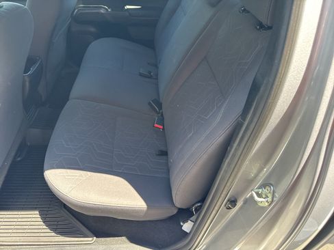 Used 2019 Toyota Tacoma TRD Sport AWD/4WD image 24