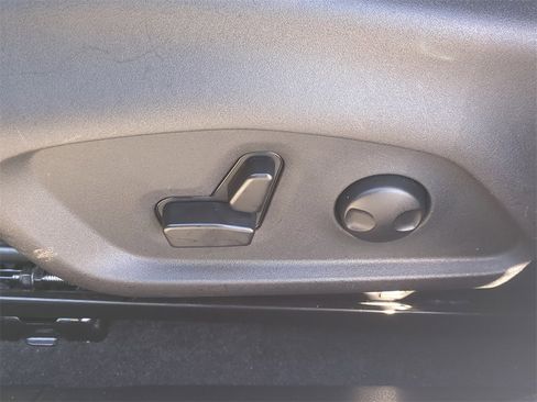 Used 2025 Jeep Compass Limited image 21