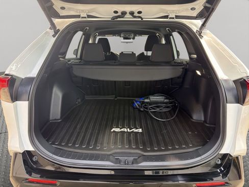 Used 2025 Toyota RAV4 SE image 17