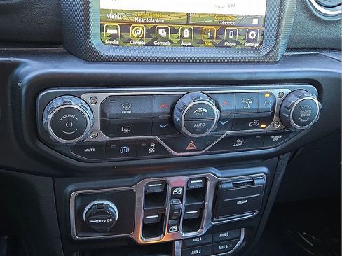 Used 2021 Jeep Wrangler Unlimited Sahara image 27