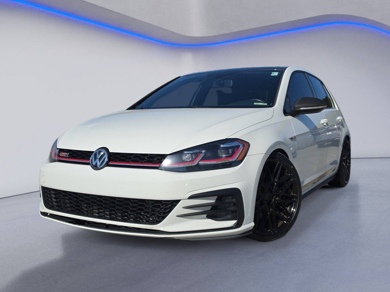 Used 2018 Volkswagen GTI SE FWD image 2
