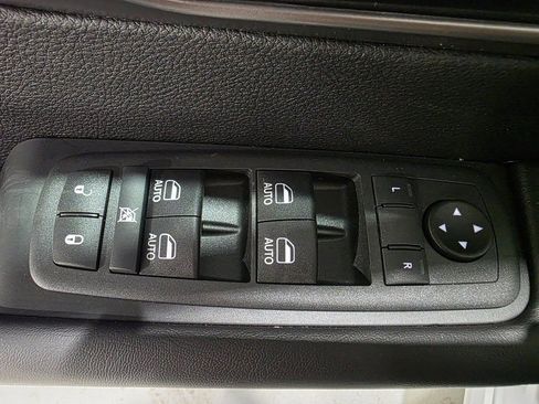 New 2026 Chrysler Pacifica Select image 18