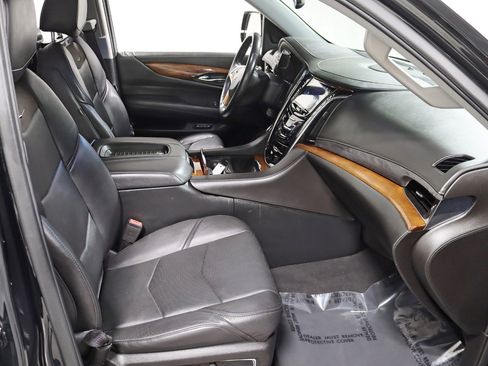Used 2016 Cadillac Escalade Premium image 34
