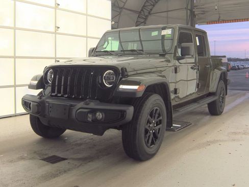 Used 2022 Jeep Gladiator Sport image 1