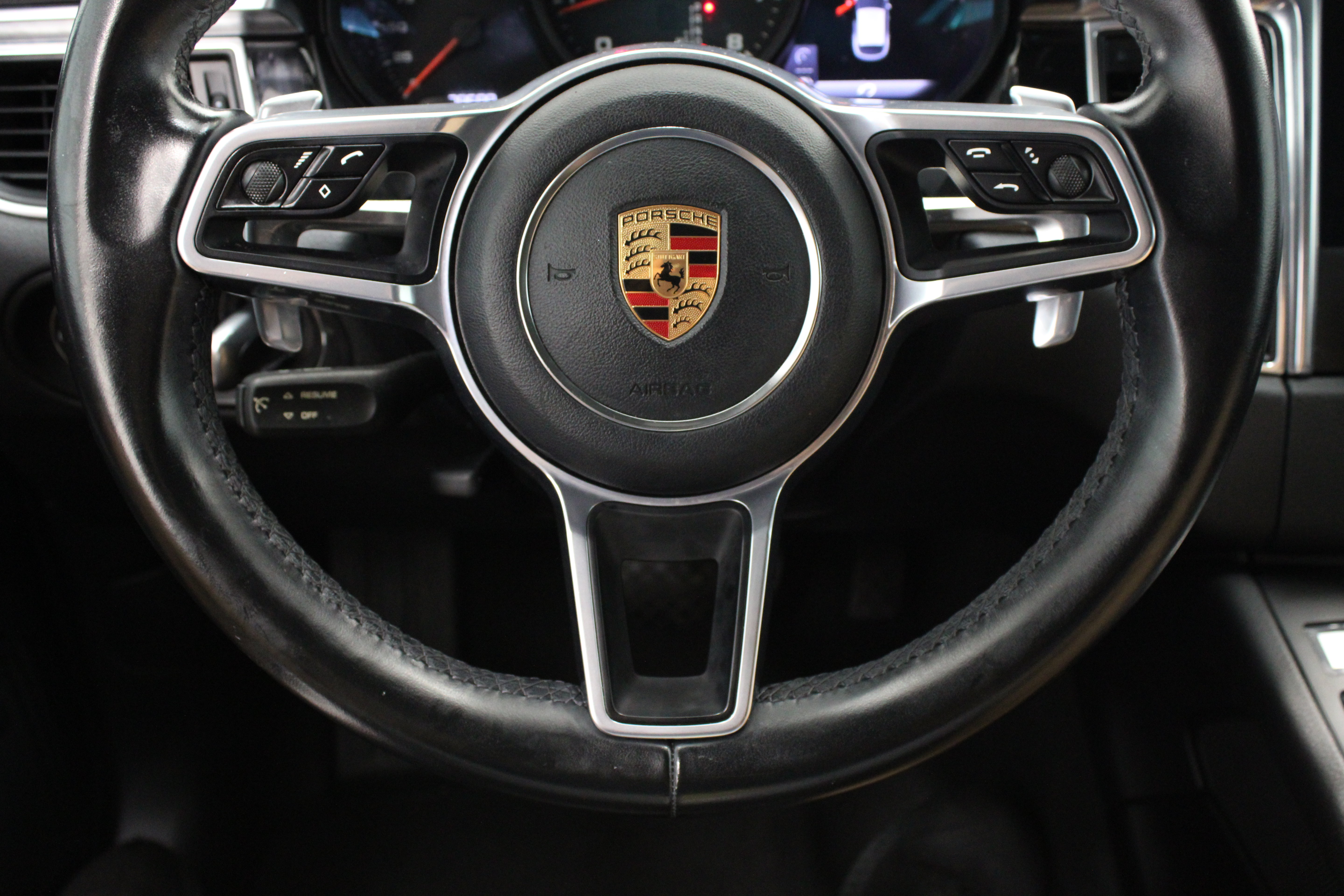 Used 2018 Porsche Macan Sport Edition AWD/4WD image 23