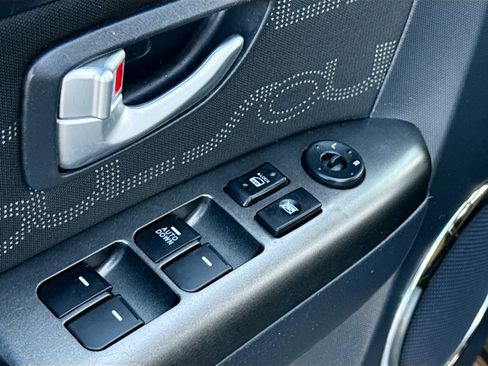 Used 2013 Kia Soul + w/ Audio Pkg image 9