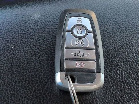 Used 2019 Ford F250 Lariat w/ Lariat Ultimate Package AWD/4WD image 39