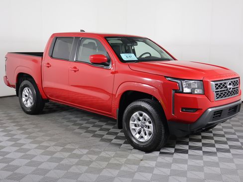 Used 2024 Nissan Frontier SV image 4