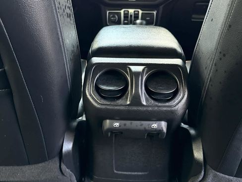 Used 2024 Jeep Wrangler Unlimited image 15