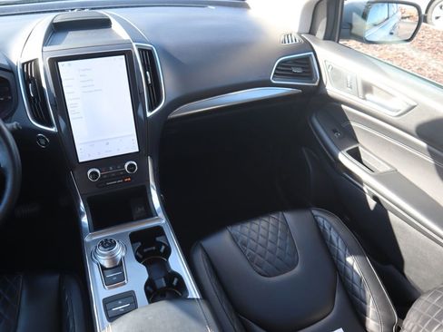 Used 2024 Ford Edge Titanium image 12