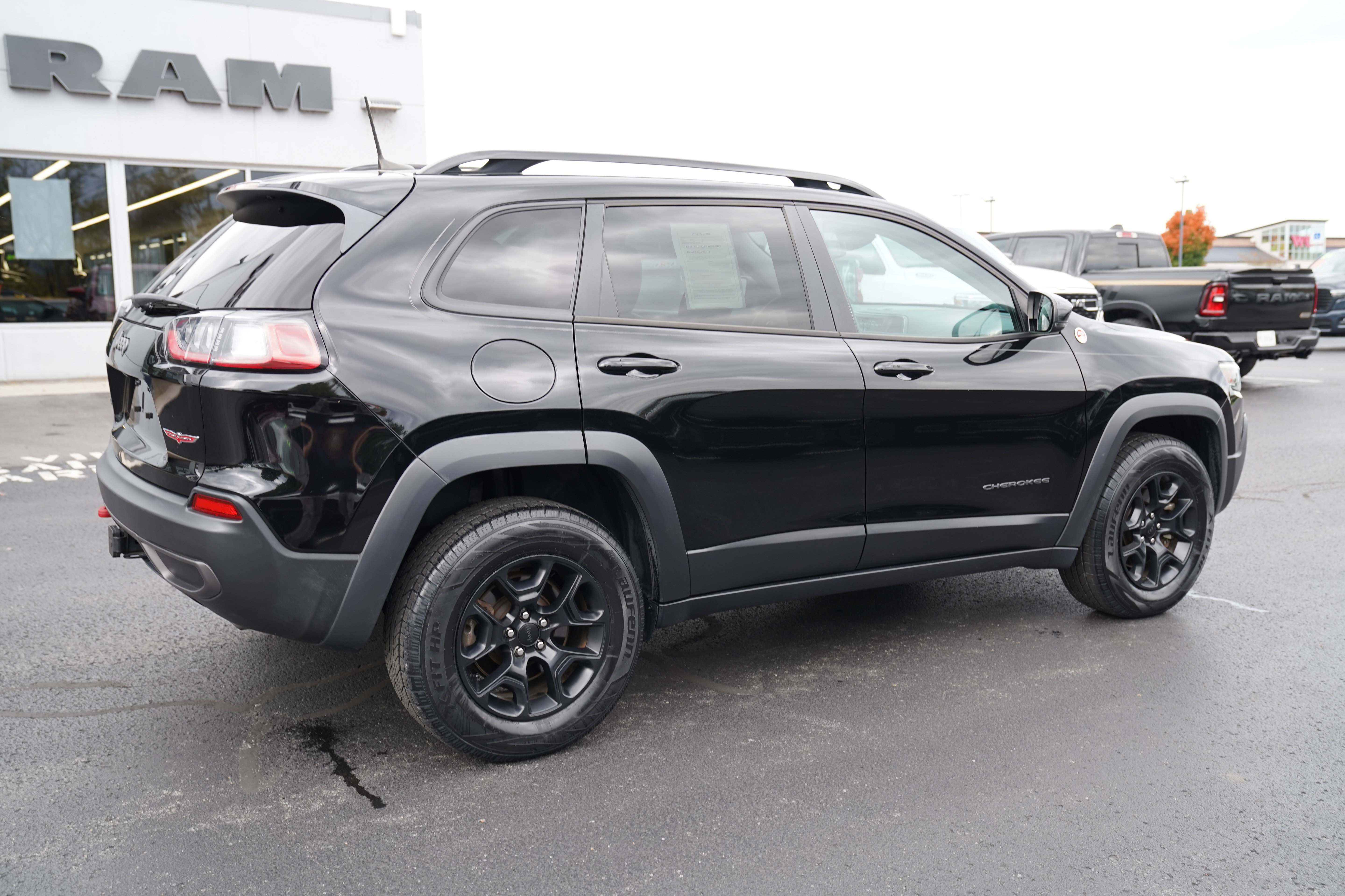 Used 2022 Jeep Cherokee Trailhawk w/ Trailer Tow Group AWD/4WD image 3