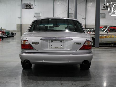 Used 2002 Jaguar XJ8 L RWD image 23