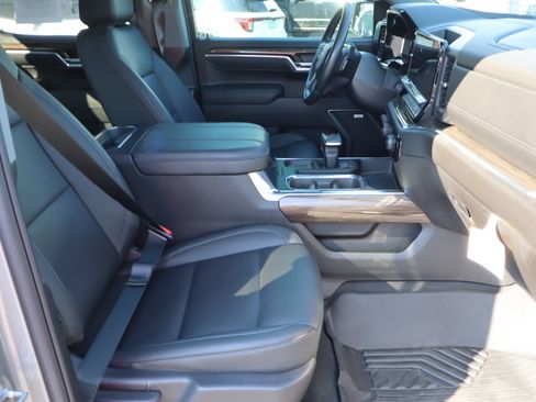 Used 2025 Chevrolet Silverado 1500 RST AWD/4WD image 35