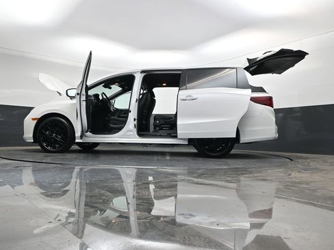 Used 2025 Honda Odyssey Sport-L image 38
