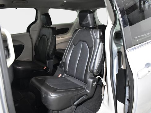 Used 2023 Chrysler Pacifica Touring-L FWD image 26