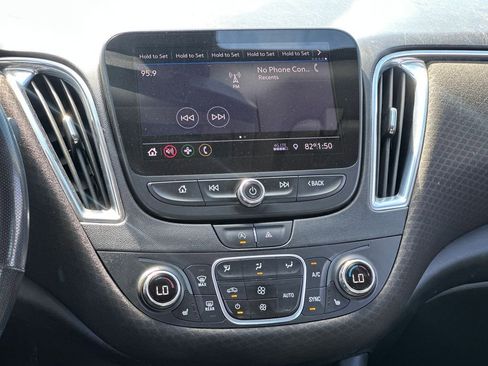 Used 2020 Chevrolet Malibu LT image 16