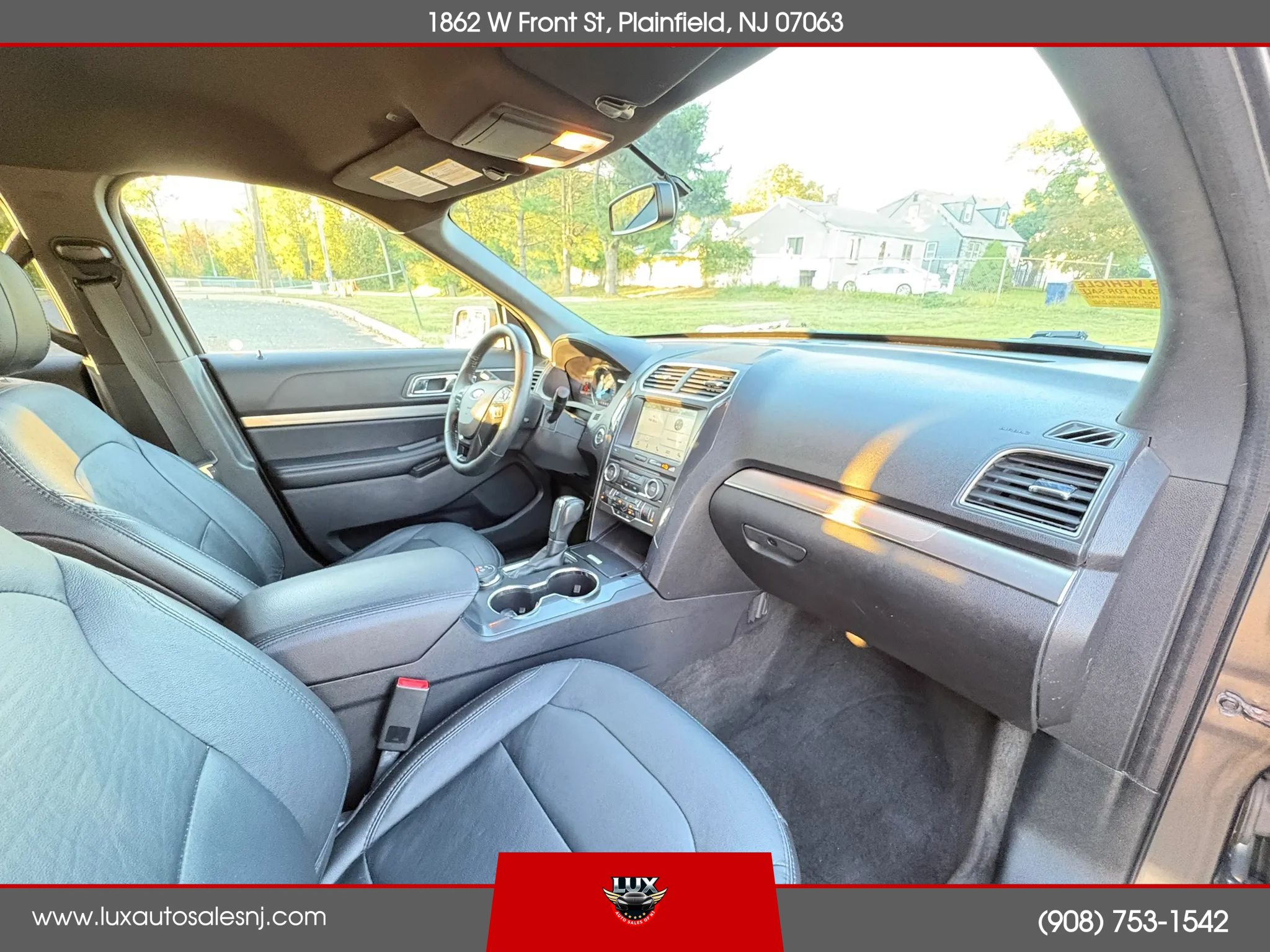Used 2018 Ford Explorer XLT w/ Equipment Group 202A AWD/4WD image 19