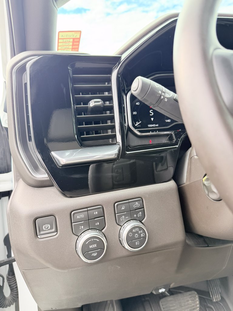Used 2025 GMC Sierra 1500 SLT w/ SLT Premium Plus Package AWD/4WD image 11