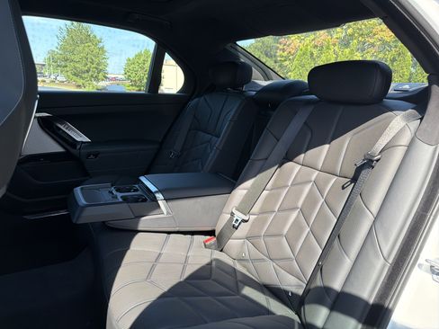 Used 2023 BMW 760i xDrive AWD/4WD image 10