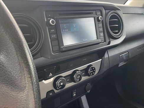 Used 2018 Toyota Tacoma SR image 7