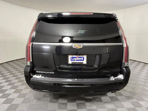 Used 2018 Cadillac Escalade Luxury image 4